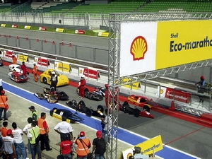 Vietnamese student performance manufacturing fuel-efficient cars